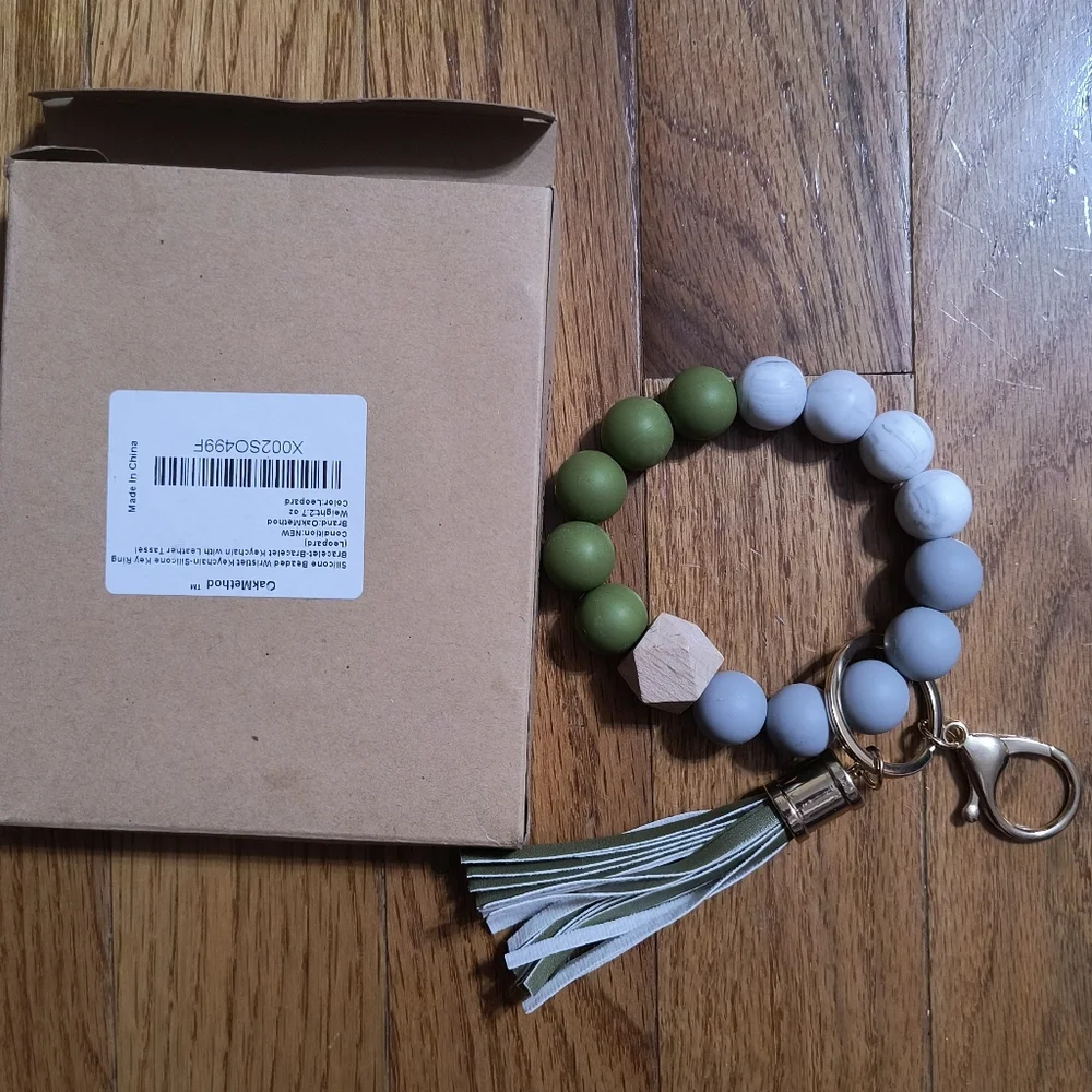 3/$10⭐ Oak Method keychain wristlet, green